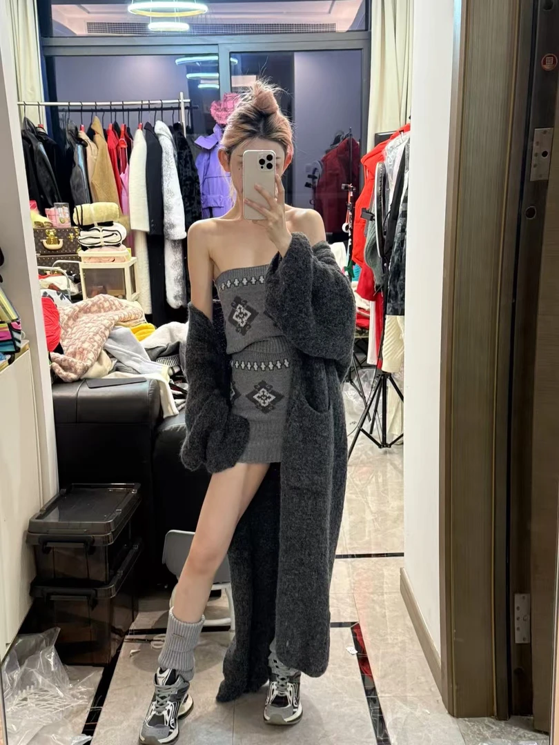 主播身上灰色套装