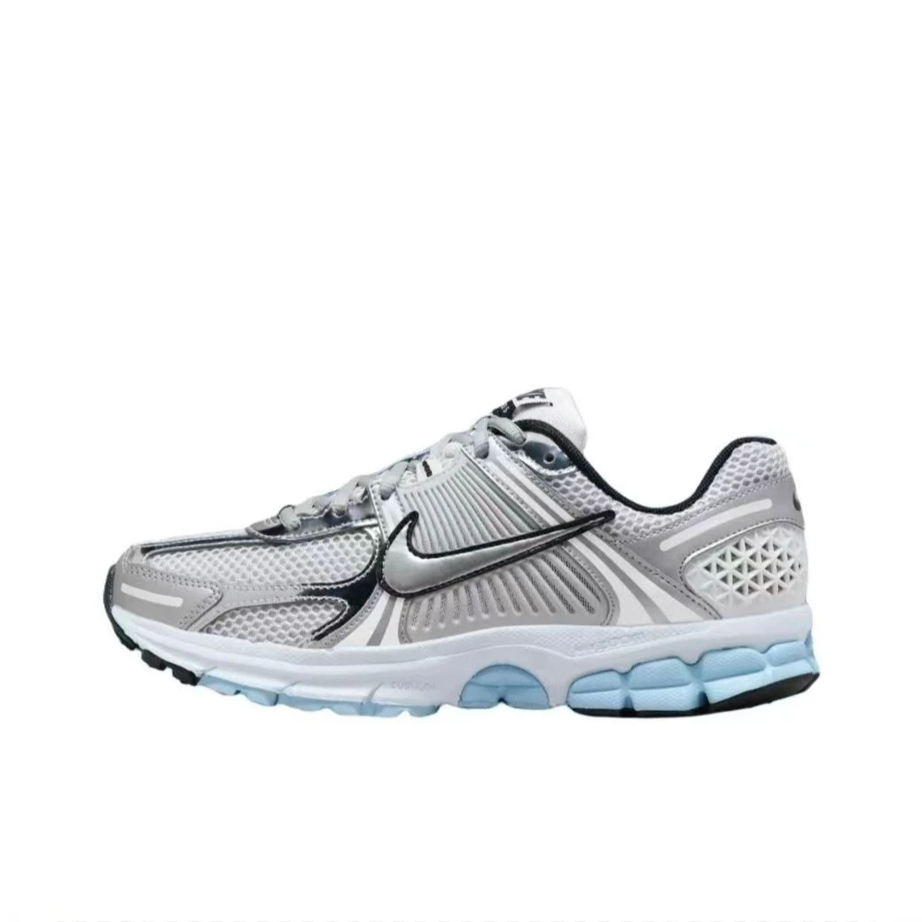 Nike耐克女款ZOOM VOMERO5运动跑步鞋潮流蓝银色雅丹HF1877-100