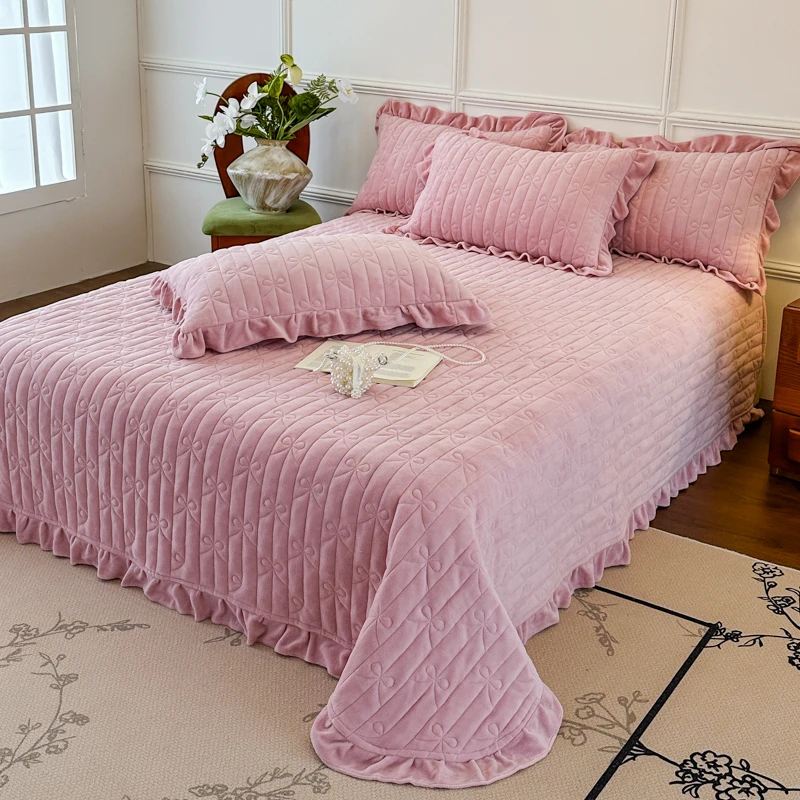2024新款/法式A类雕花牛奶绒韩版公主风加厚防滑夹棉床盖三件套