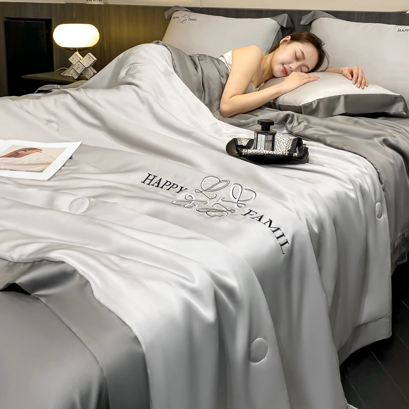 huan qing/焕情高端轻奢刺绣水洗冰丝夏被四件套空调被裸睡可机洗