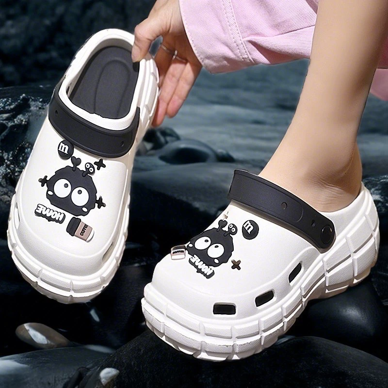 2024新款卡通洞洞鞋女款夏季外穿防滑海边沙滩厚底增高包头半凉拖
