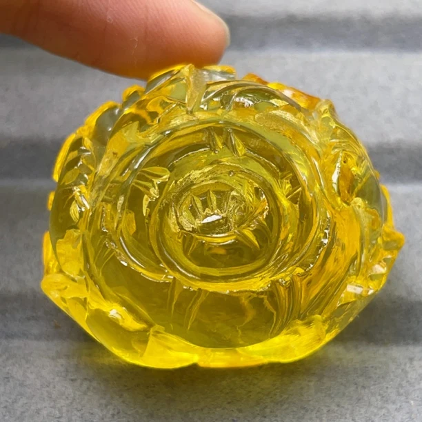 牡丹花瑕疵蜜蜡吊坠，41×34×25（942号）