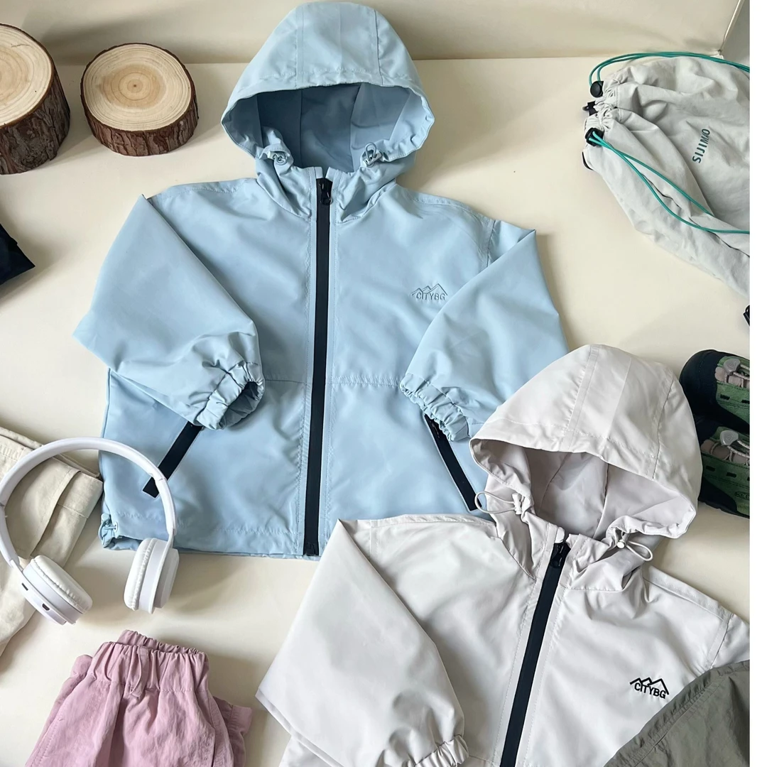 中小童春秋2024新款男女童户外山系休闲时尚多巴胺运动风冲锋衣