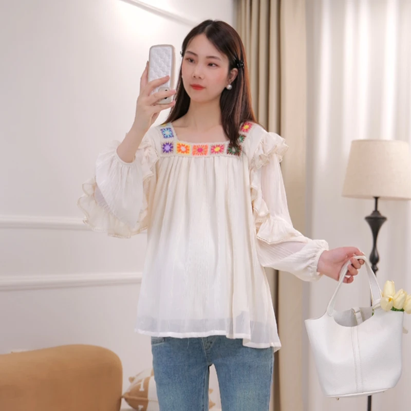 孕妇装2024春夏新款时尚气质方领花朵刺绣拼接长袖潮妈减龄娃娃衫