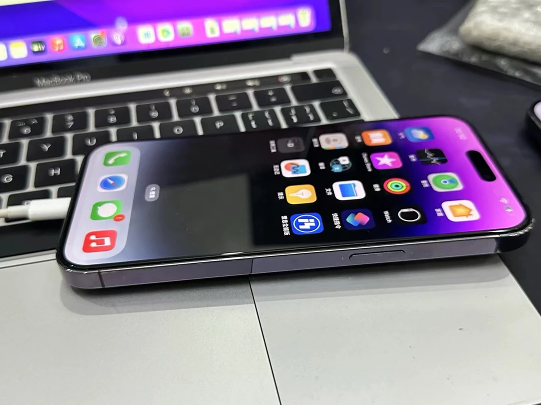 95新 Apple/苹果 14promax 256g 国行 边框一点带壳痕迹 其他完美