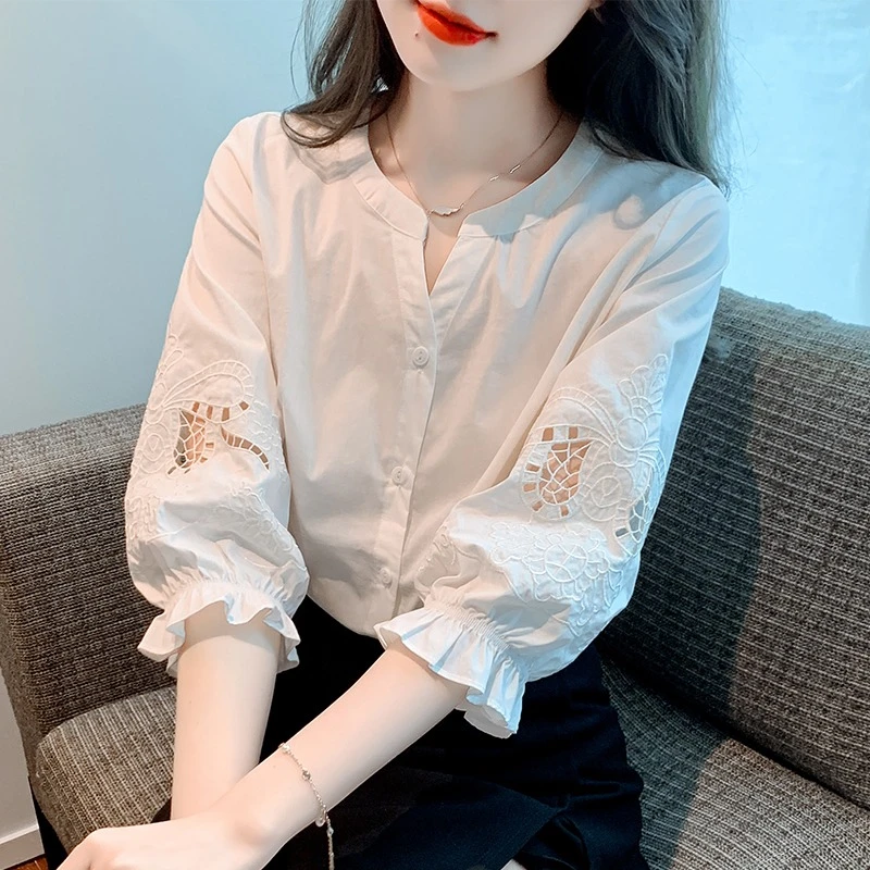69高级感小个子上衣女五分袖白衬衫女2025新款刺绣镂空泡泡袖衬衣