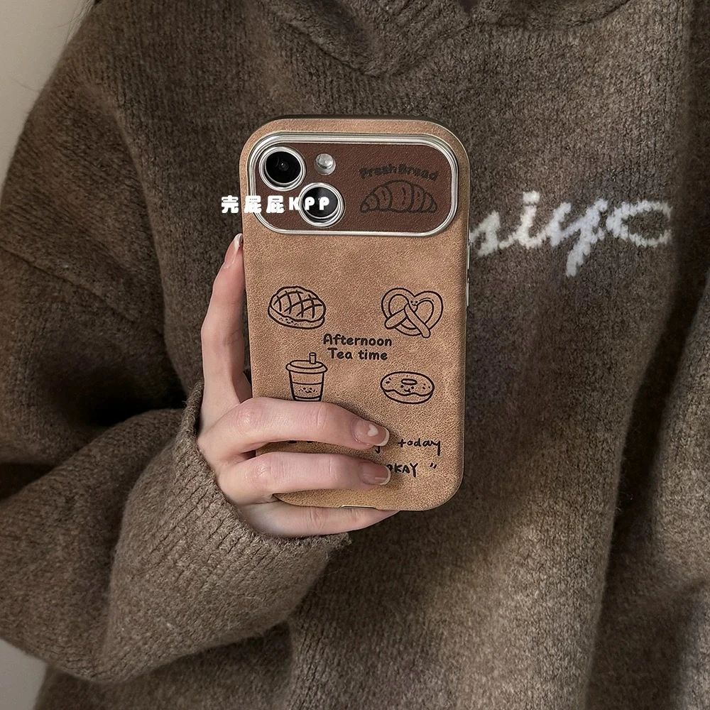 复古仿皮棕可爱碱水面包韩ins适用苹果16ProMax手机壳15女14毛球