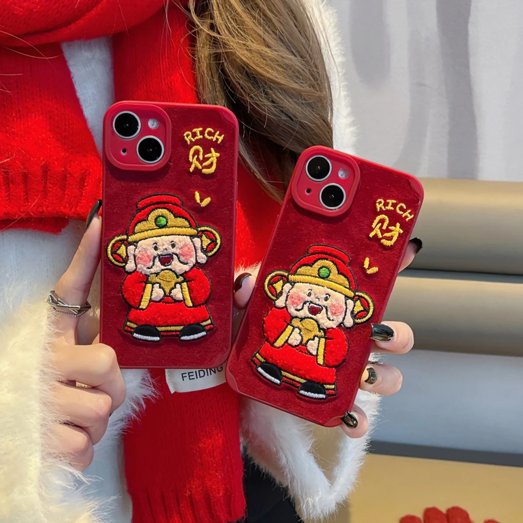 新年红刺绣财神爷iPhone15手机壳苹果14promax全包13绒布12红色11
