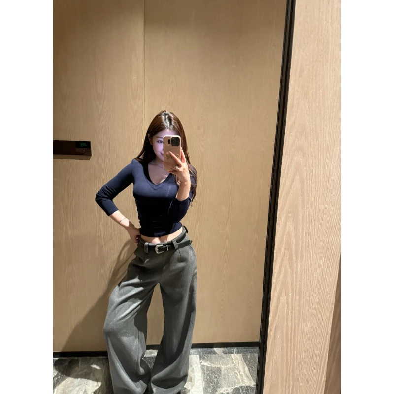 一只雪雪【心机感】新款秋冬气质纯色性感V领高弹基础打底上衣