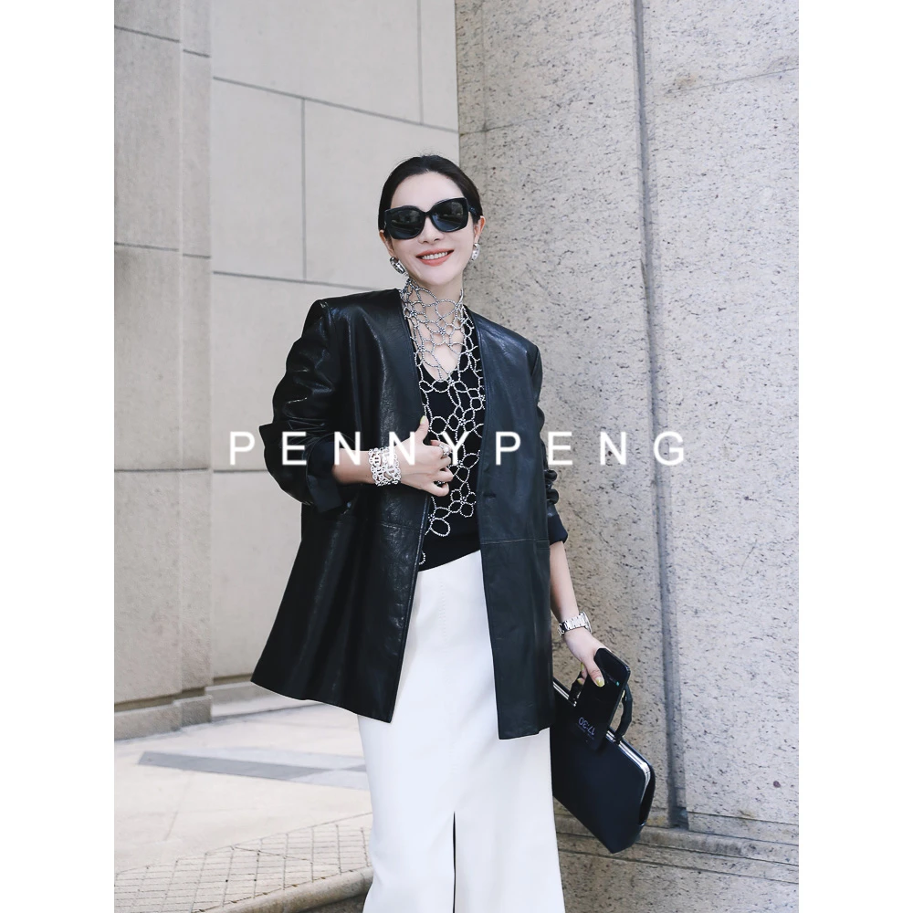 PENNY PENG “偶遇西雅图” 黑色一粒扣V领皮外套 DT04131