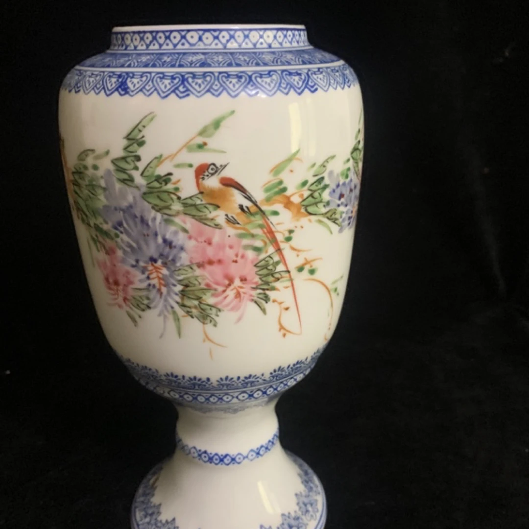 景德镇市艺术瓷厂生产的薄胎皮灯