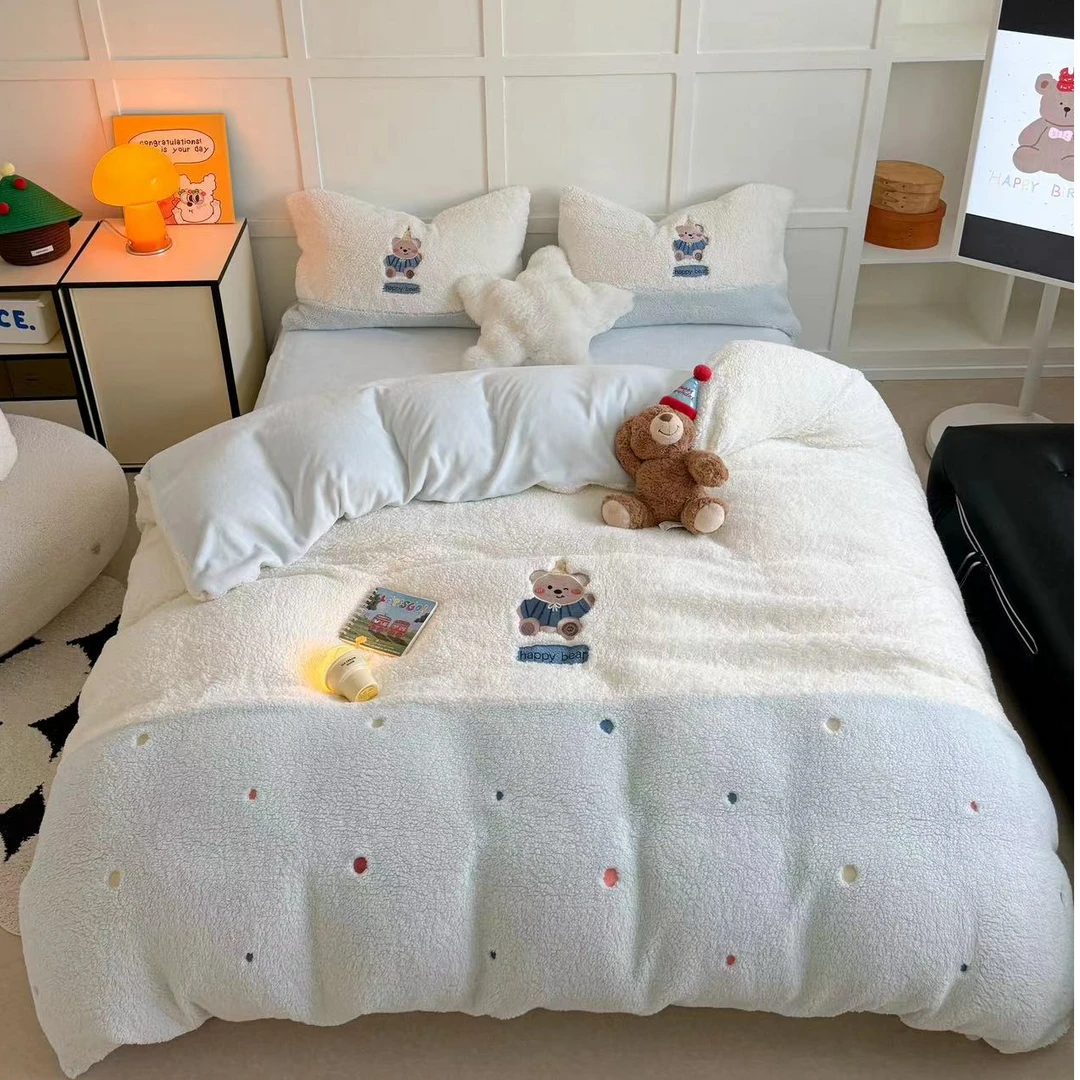 小玲子 曲奇小熊 冬季加厚牛奶绒羊羔绒刺绣三件套四件套 可爱风