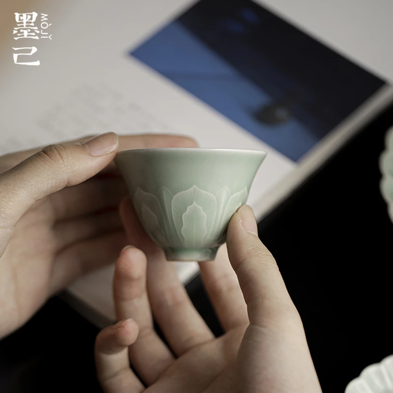 墨己豆青汝釉-仰莲瓣斗笠茶杯