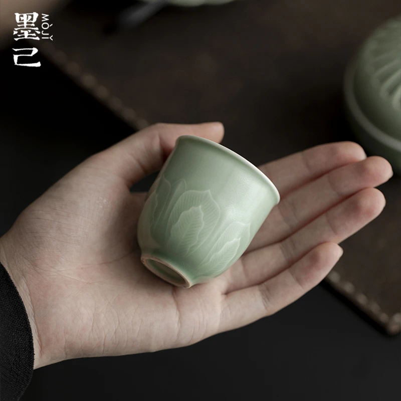 墨己豆青汝釉-仰莲瓣高款茶杯