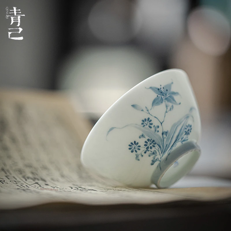 青己-薄胎-凌波仙子-书怀茶杯青花手绘釉下彩主人杯容量80ml