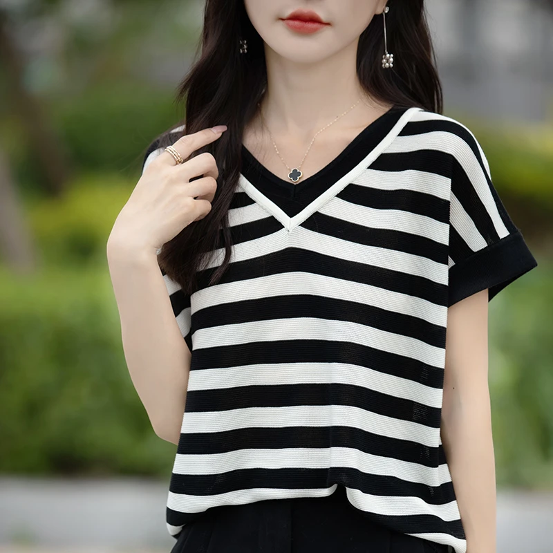 WX.假两件女士时尚天丝T恤夏季柔软透气间色V领短袖宽松半袖JR597