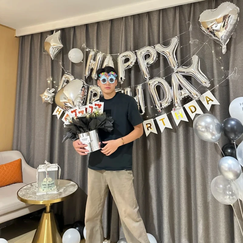 生日装饰场景布置ins简约高级男孩女孩拍照背景墙气球18岁成人礼