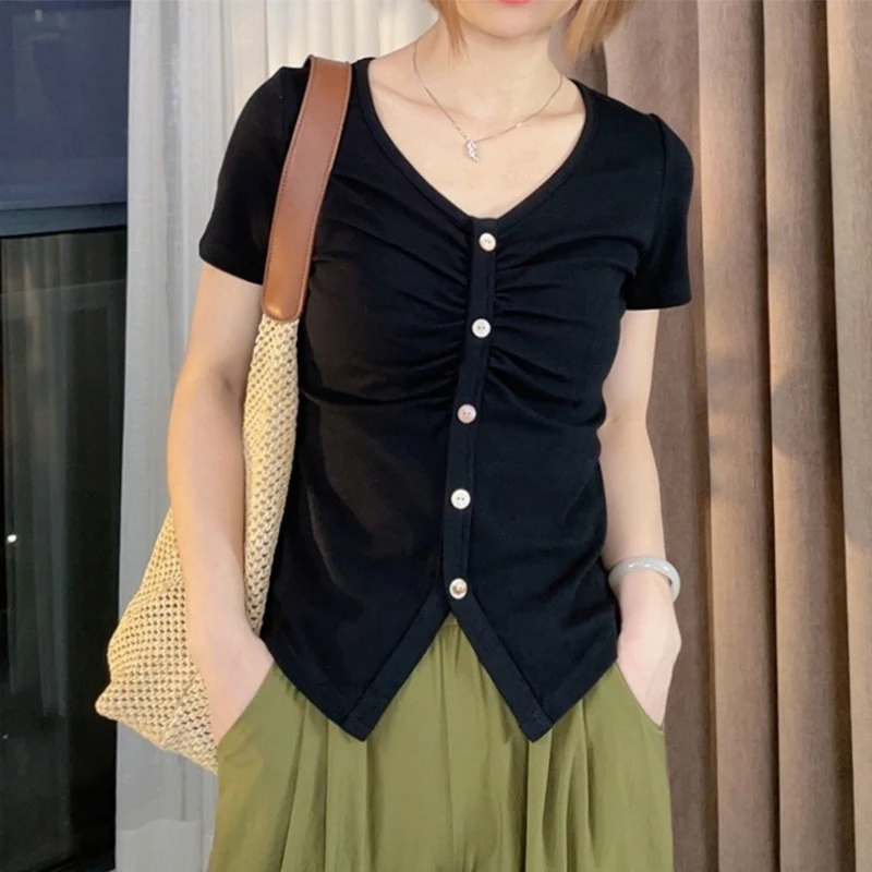 2025洋气修身显瘦短袖T恤女黑色时尚百搭设计感不规则v领排扣上衣