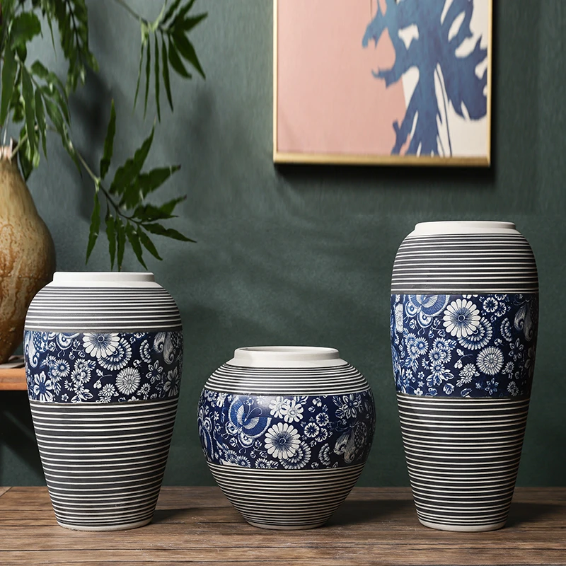 家居装饰品摆件景德镇陶瓷花器花瓶新中式复古青花陶艺黑色蝶恋花