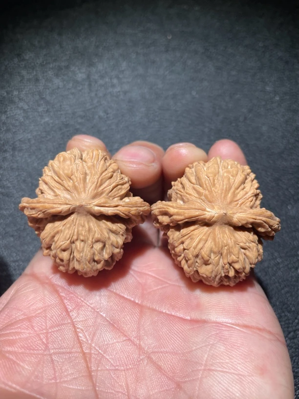 四座楼狮子头，尺寸40×38