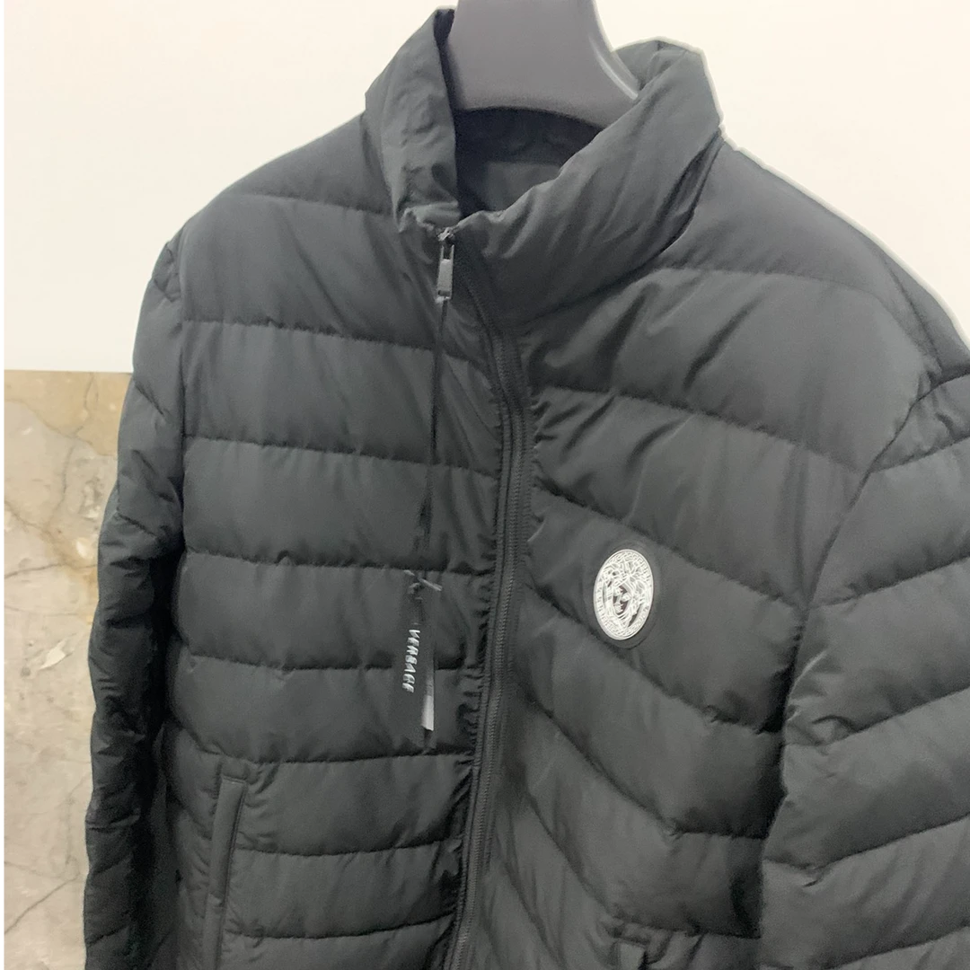 全新未使用 VERSACE/范思哲 范思哲黑色薄款羽绒服外套夹克