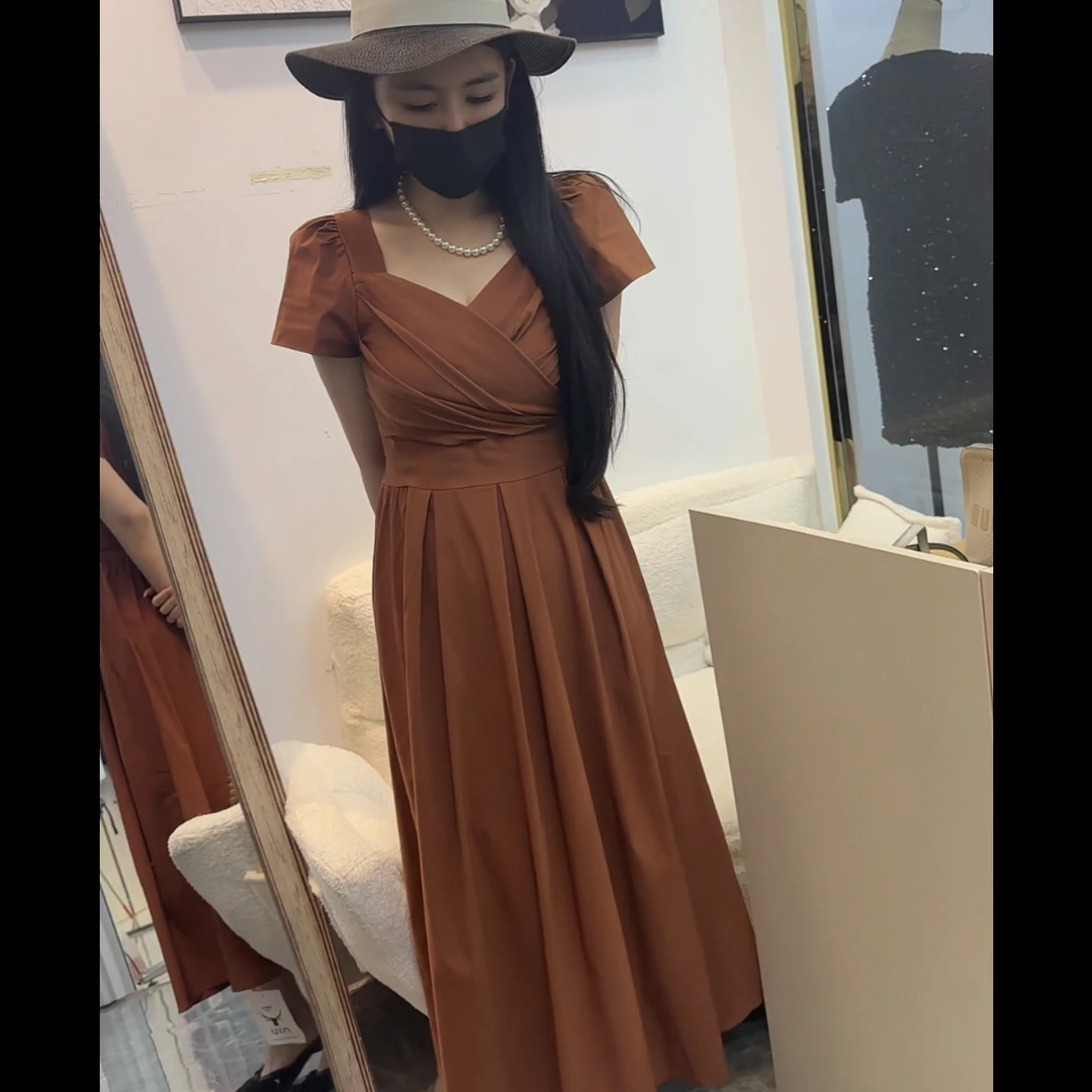 夏季法式小香风褶皱收腰连衣裙气质轻熟坠感显瘦裙子