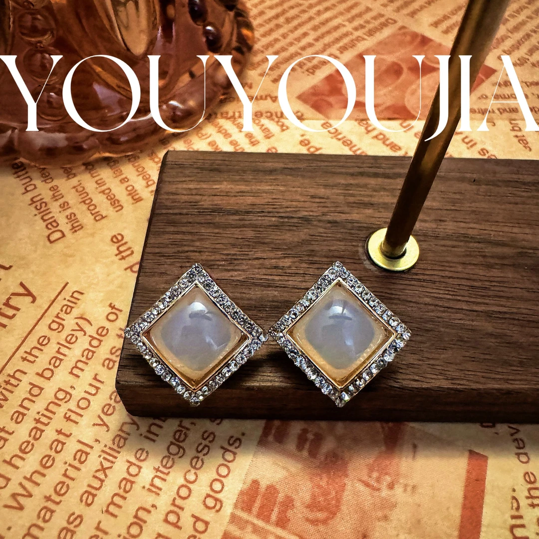 铜合金合成锆石耳饰 耳钉气质轻奢时尚百搭法式气质轻奢时尚A024