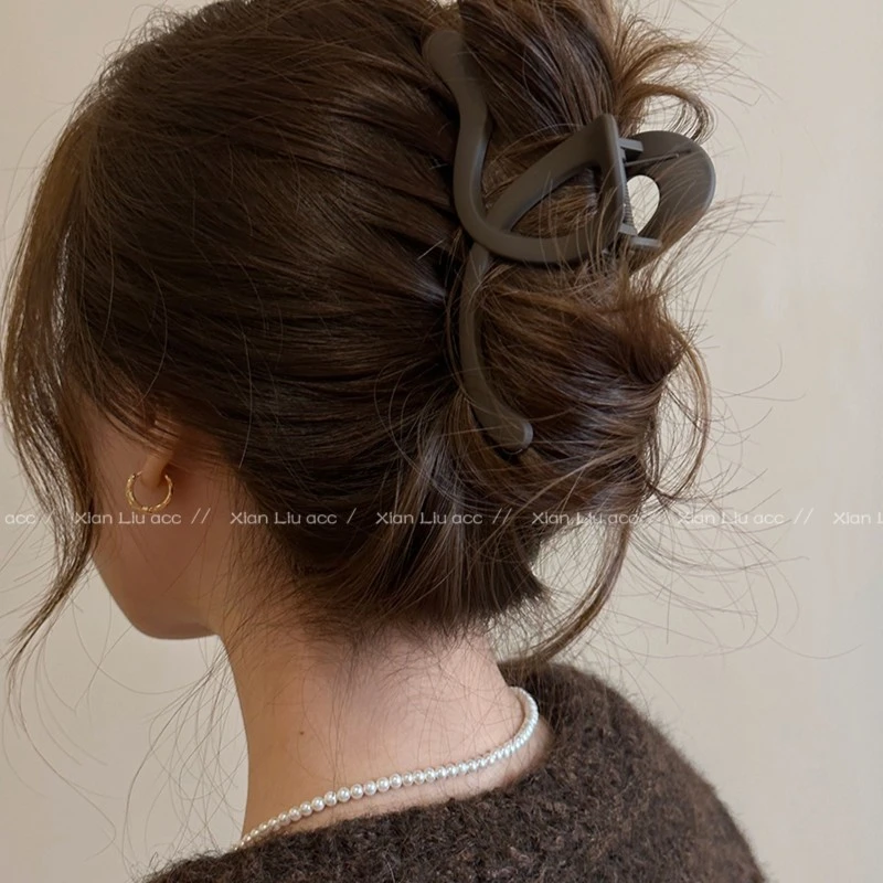 磨砂抓夹秋冬发夹女2023新款后脑勺大号鲨鱼夹高级感夹子头饰发抓