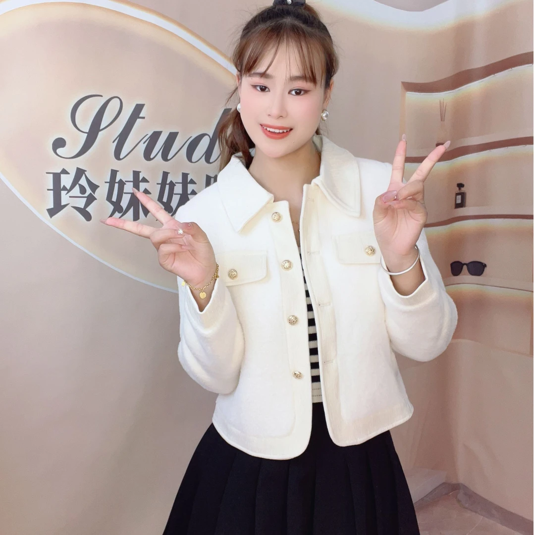 玲妹妹    新款2024秋冬水毛毛拼接侧面口袋小香风气质百搭外套女