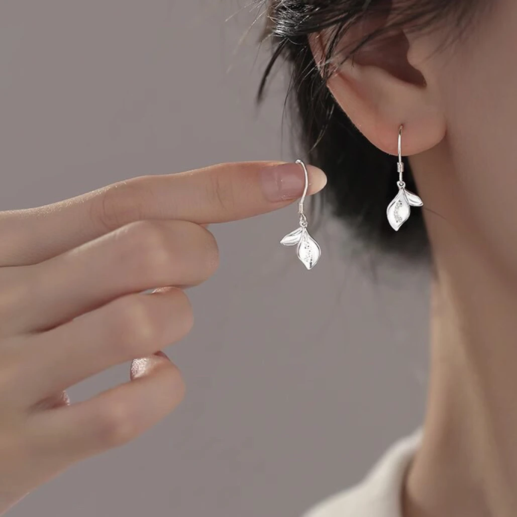 花瓣耳环2025款精致气质玉兰花耳钩优雅复古花朵耳钉