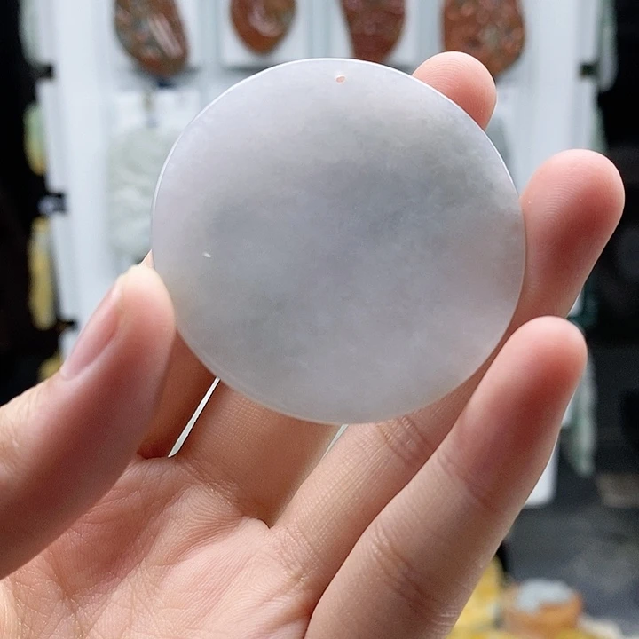 翡翠挂件未镶嵌翡翠