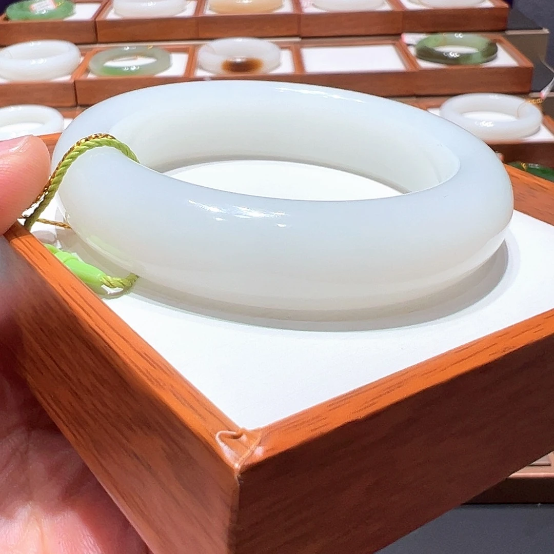 和田玉手镯未镶嵌58