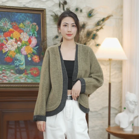 五儿精工136#新款上新福利10兔毛10桑蚕丝80羊毛短款双色无领外套