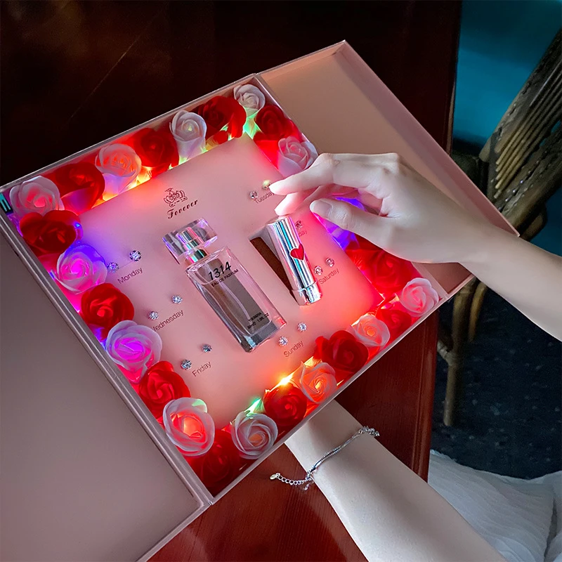 送女友礼盒玫瑰花生日礼物浪漫一周纯银耳钉情人节礼物恋爱礼品