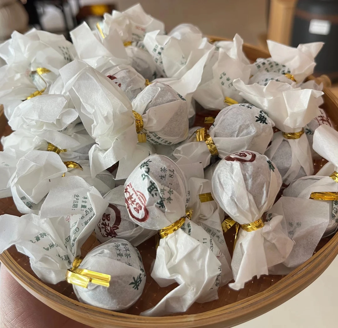 云南普洱生茶龙珠正宗透亮耐泡普洱茶