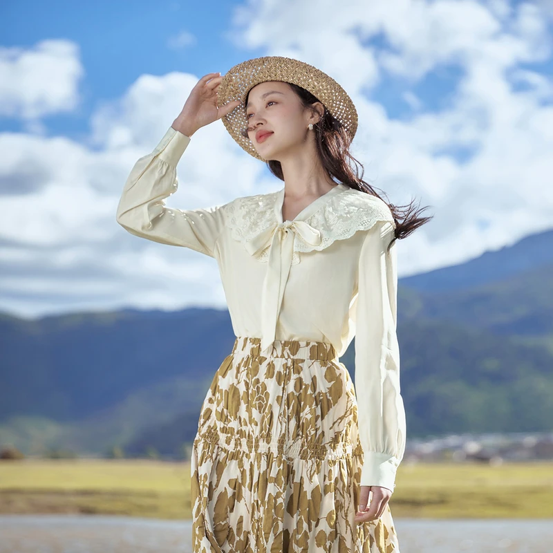 【茵曼服饰】蕾丝花边拼接系带V领24秋女装新款泡泡袖上衣18332117