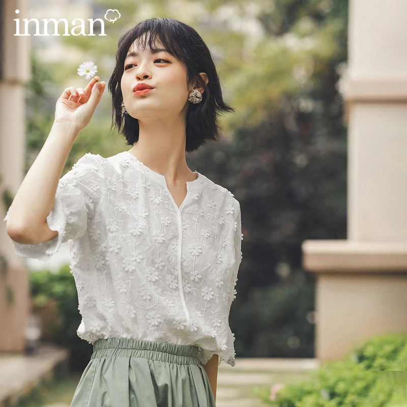 茵曼绣花白色衬衫喇叭袖仙气少衬衣上衣F18226099