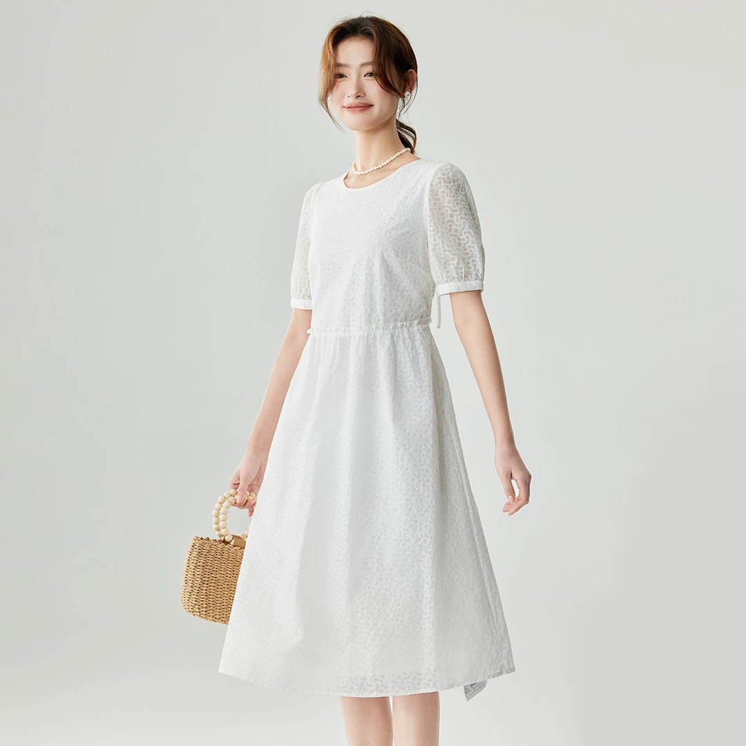 【茵曼女装】茵曼法式提花A字肌理感通勤泡泡小白裙子K18424475