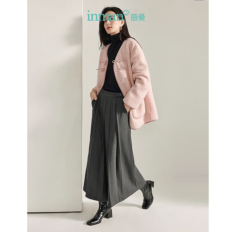 【茵曼女装】复古保暖外套牛角扣撞色包边V领开衫18448351