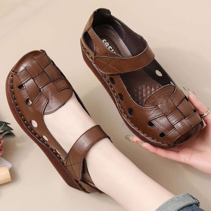 坡跟妈妈凉鞋女真皮软底夏季新款包头牛筋底中年女鞋复古罗马凉鞋