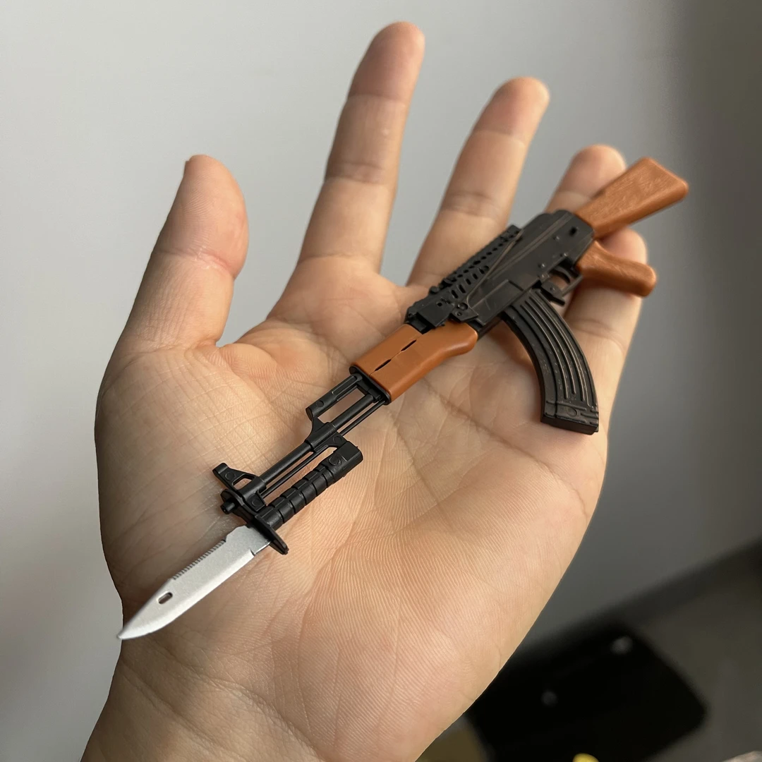 【AK47玩具模型】需自己拼（ABS塑料材质不是合金的非成品）