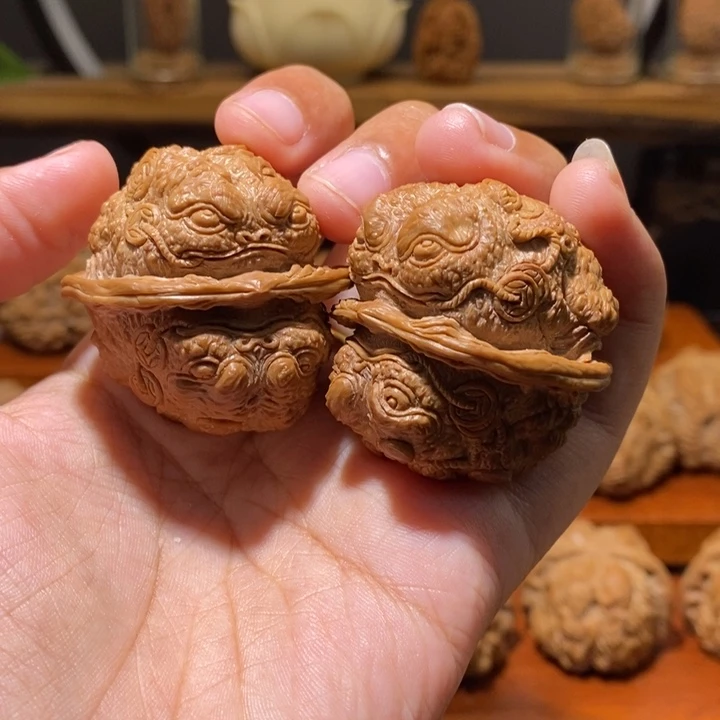 【闪购商品】核桃核雕白****黑核桃雕刻