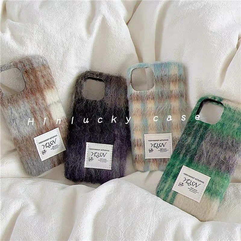 冬日马海毛格纹拼接绒布壳iphone16promax适用苹果15手机壳14情侣