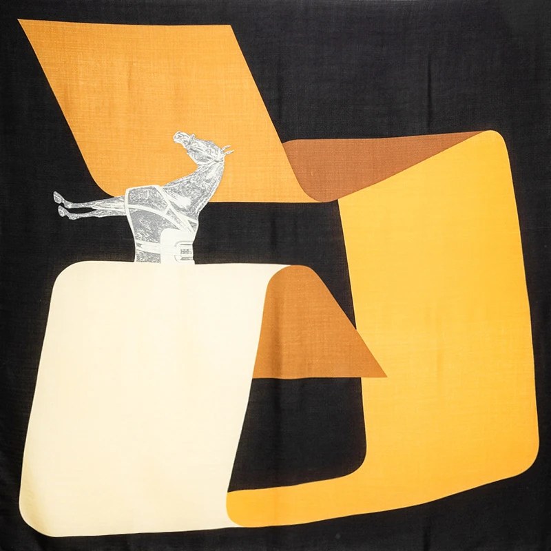 上海故事【迷宫寻马】丝毛135印花70%绵羊毛30%桑蚕丝大方巾单面