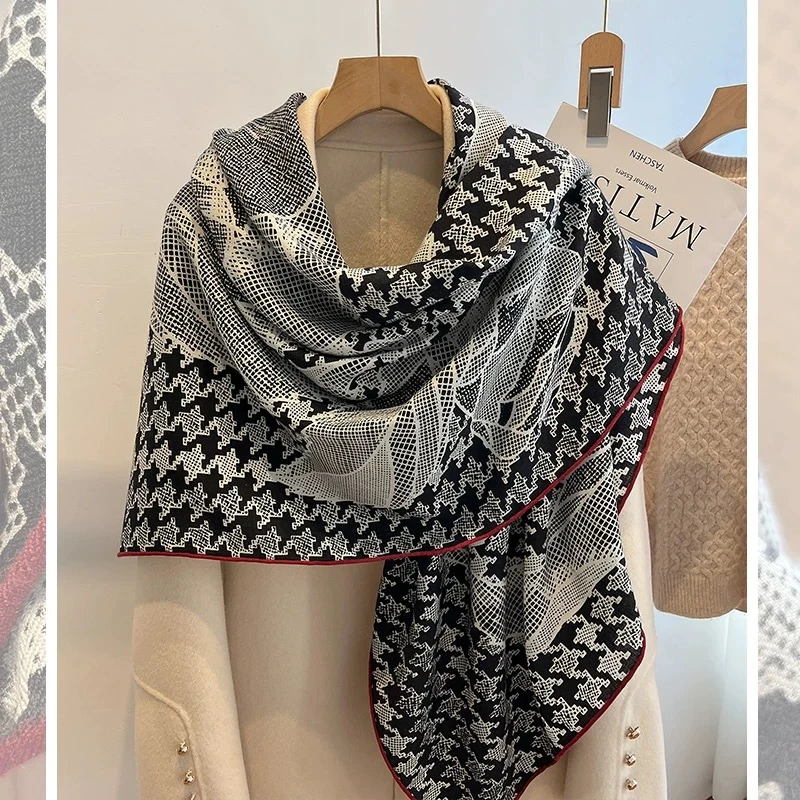 上海故事【玫瑰皇后】135cm100%桑蚕丝18姆米斜纹砂洗大方巾手工卷