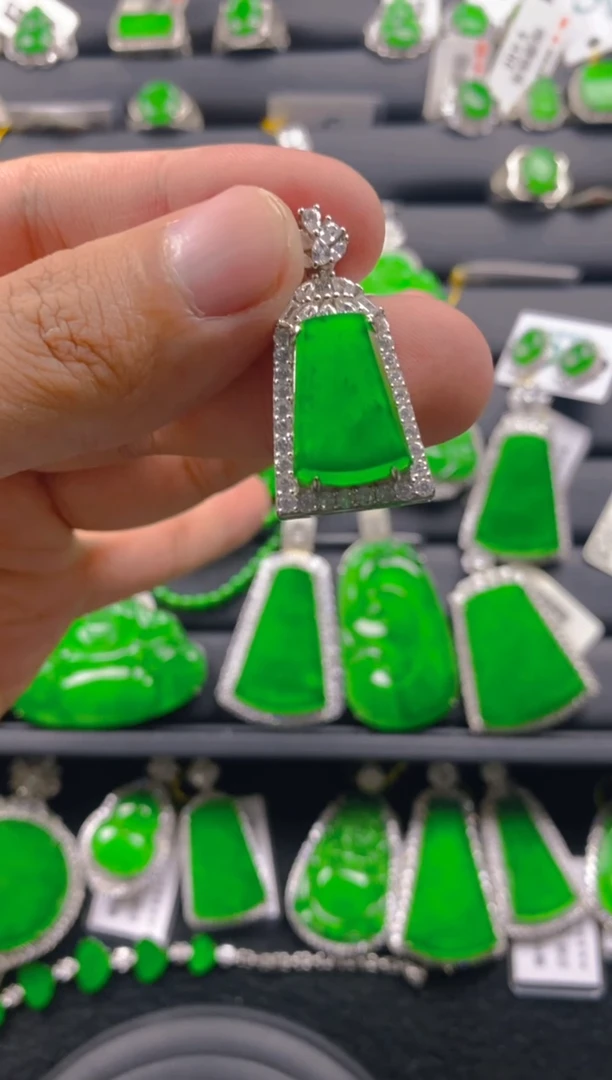 【闪购商品】翡翠颈饰银S925镶嵌11111111