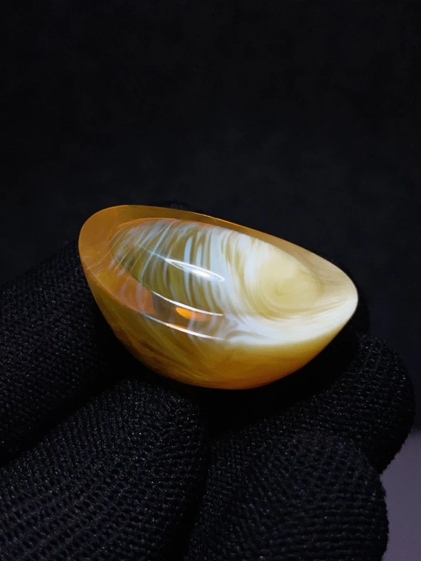 天然琥珀蜜蜡，拉丝荧光元宝