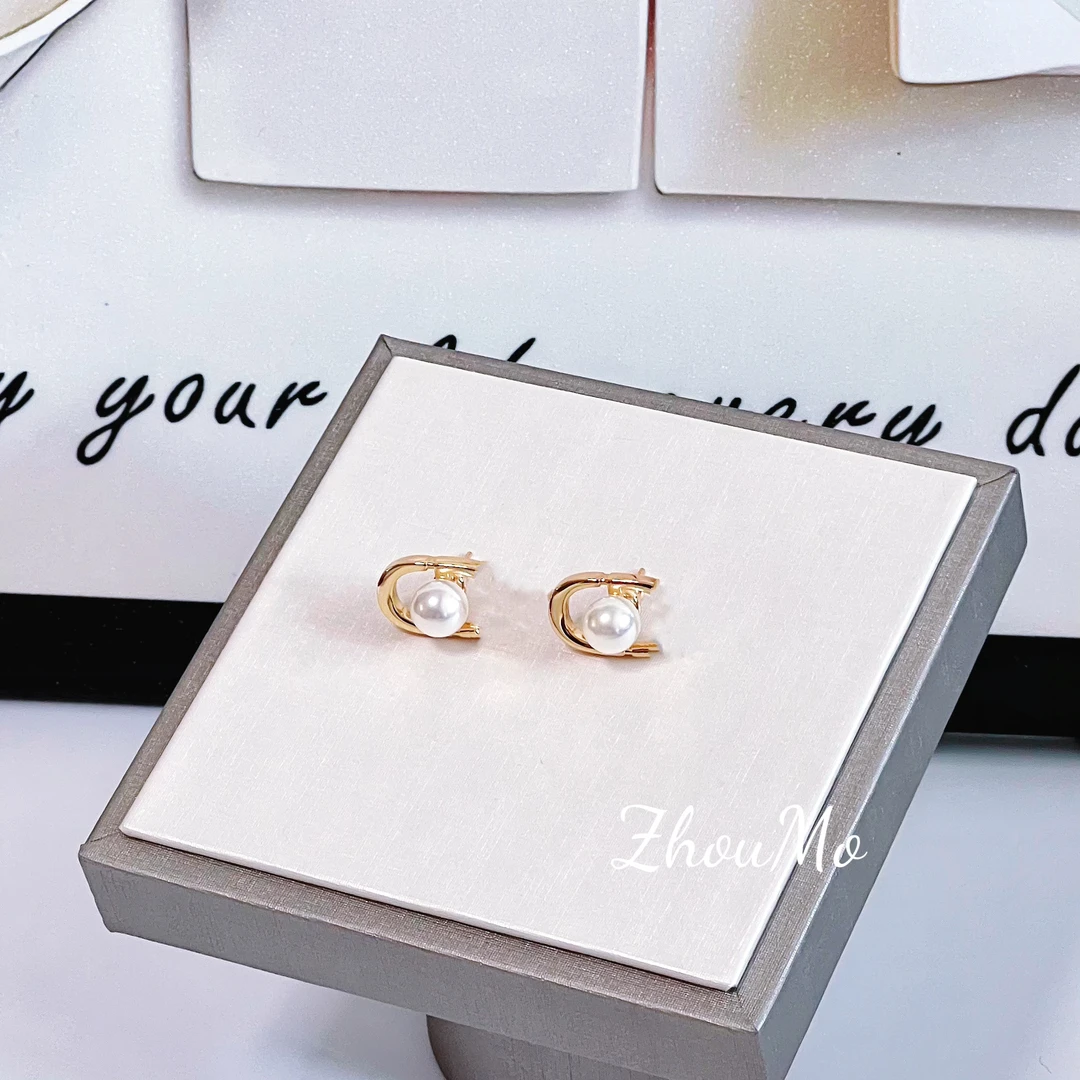 铜合金耳饰 【MOMO】字母小巧珠珠耳环