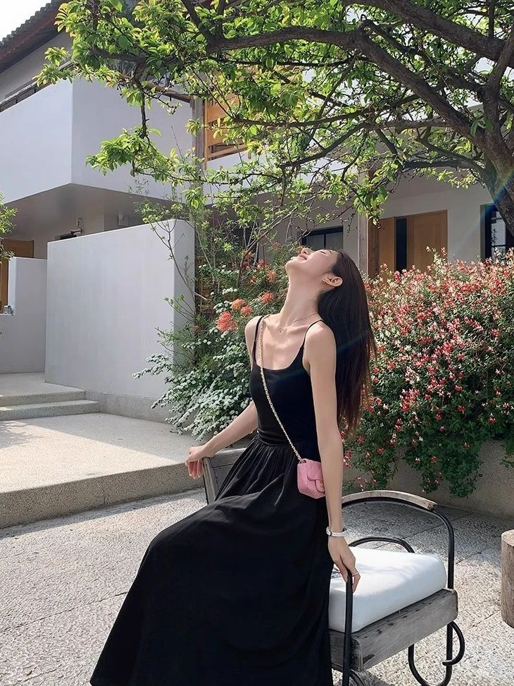 显瘦吊带小黑裙法式感小众连衣裙白色吊带裙长裙连衣裙吊带连衣裙