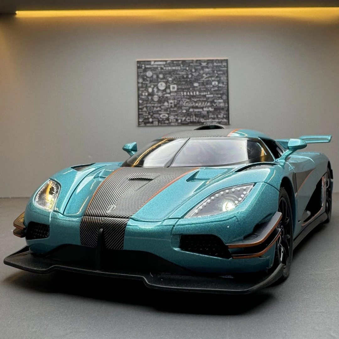合金车模1:24柯尼塞格跑车带声光回力玩具车音乐模型摆件